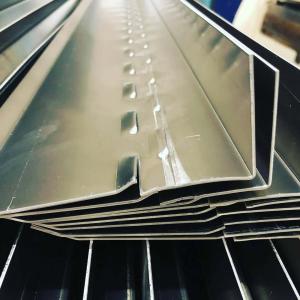 Exemple de plaques d'aluminium profilées